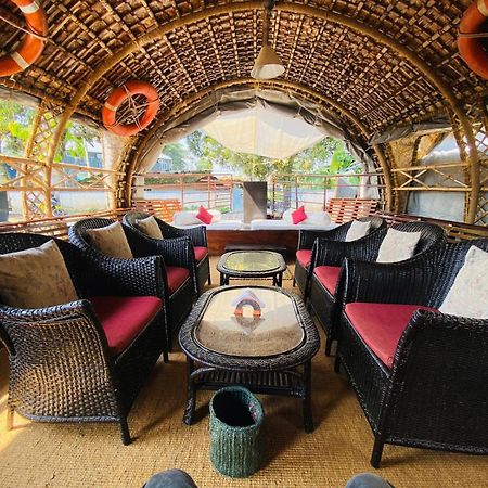 Hotel Marvel Cruise Alappuzha Zewnętrze zdjęcie