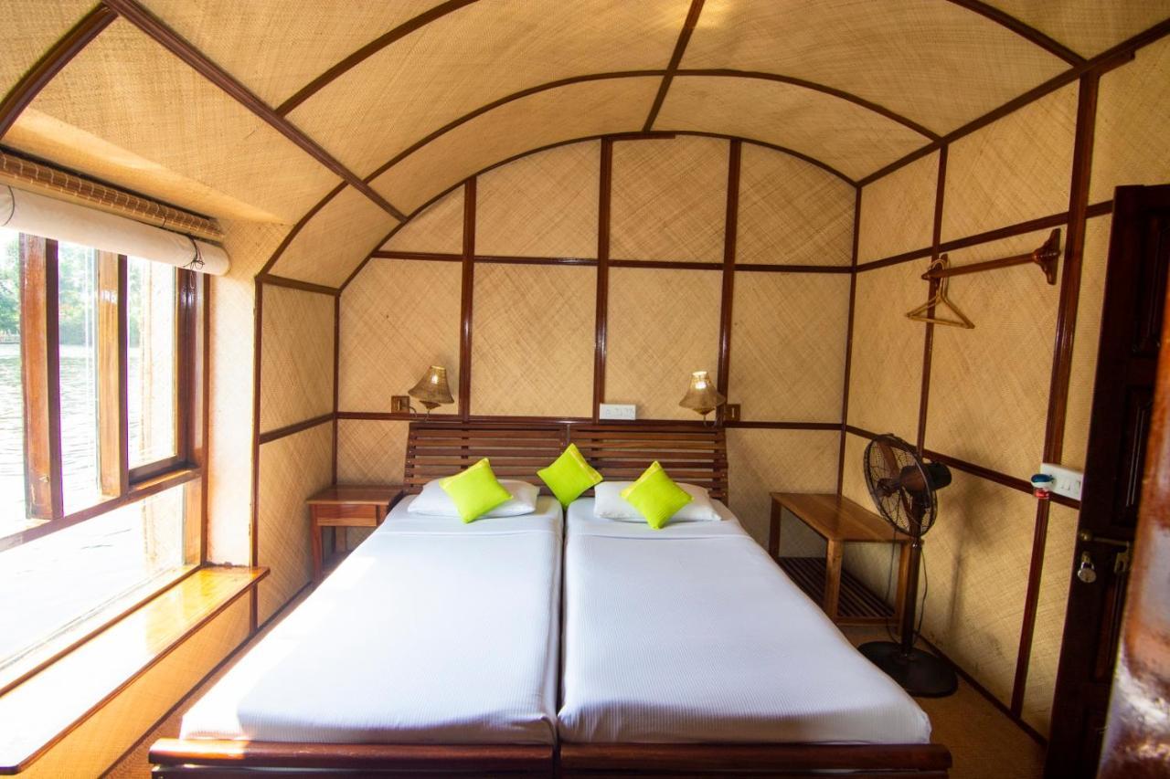 Hotel Marvel Cruise Alappuzha Zewnętrze zdjęcie