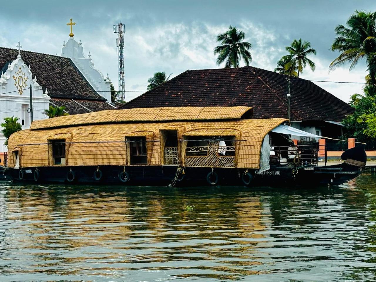Hotel Marvel Cruise Alappuzha Zewnętrze zdjęcie