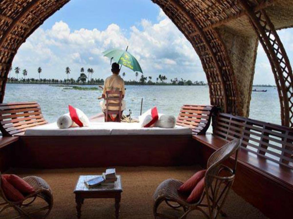 Hotel Marvel Cruise Alappuzha Zewnętrze zdjęcie