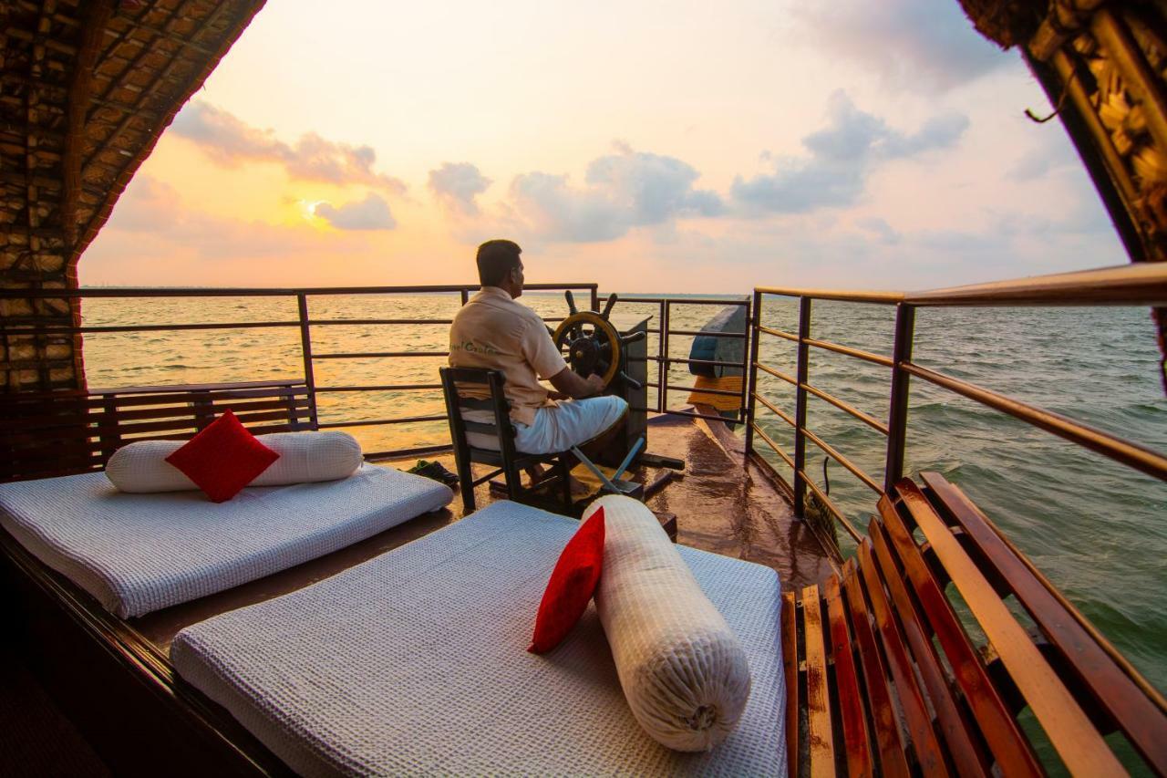 Hotel Marvel Cruise Alappuzha Zewnętrze zdjęcie