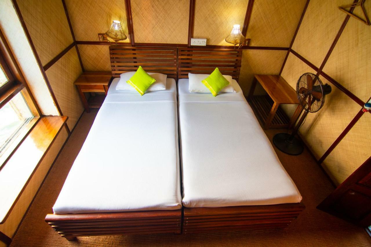 Hotel Marvel Cruise Alappuzha Zewnętrze zdjęcie