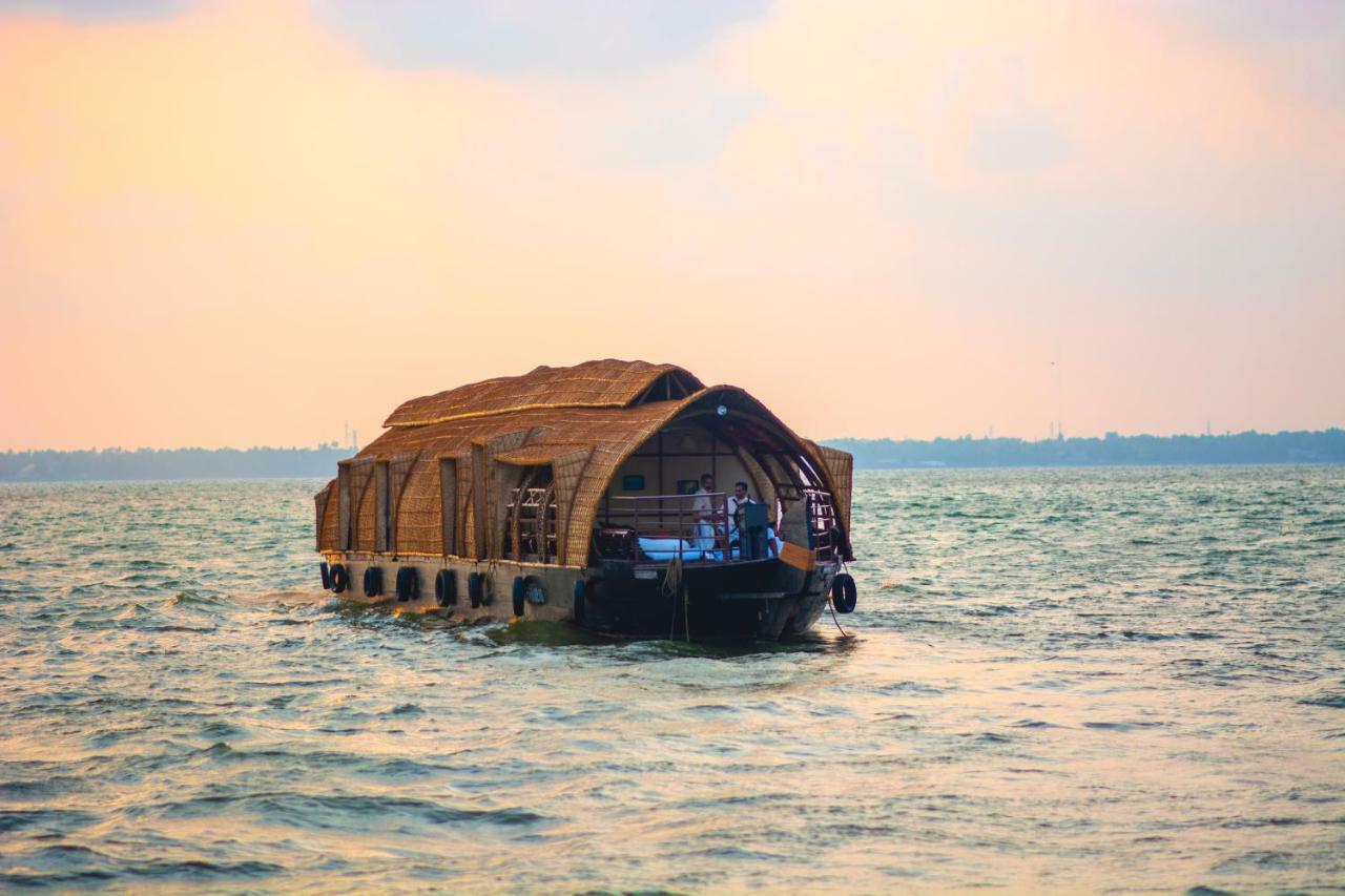 Hotel Marvel Cruise Alappuzha Zewnętrze zdjęcie