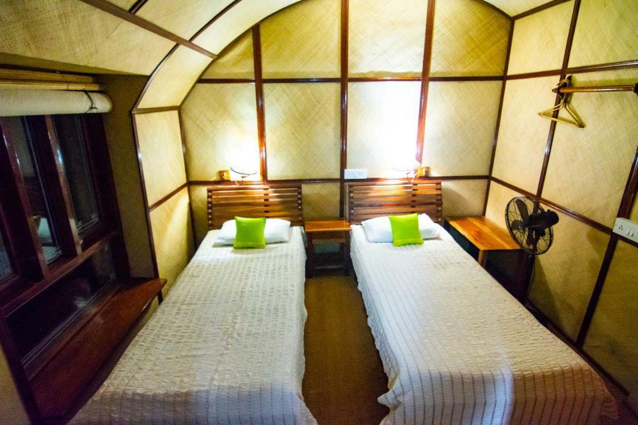 Hotel Marvel Cruise Alappuzha Zewnętrze zdjęcie